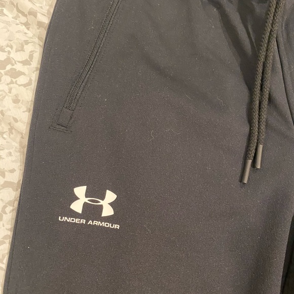 Under Armour men’s joggers - Picture 2 of 4